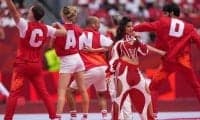 カナダが初のW杯勝ち点 スタジアム歓喜