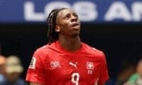 スイス4発快勝 20歳マンザンビ2発
