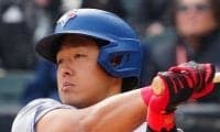 岡本和真 左膝打撲のためスタメン外れる