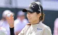 安田祐香 11バーディー今季初首位発進