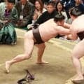 大関霧島が６連勝で単独トップ　王鵬に押し込まれる場面も「稽古をやったから残れた」