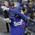 大谷翔平　前代未聞ハプニングで爆笑　古巣エンゼルスとの第１打席前に球審がまさかの“忘れ物”　元同僚とニコニコで見つめる　第１打席は三振