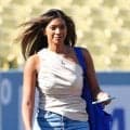 ドジャースリポーターのワトソンさん、肩出し大胆ドレス姿を公開　ドジャースは快勝
