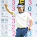 池田勇太　７年ぶり優勝へ首位タイ　お決まりのポーズでジャンボ尾崎さんに最高の手向けだ「パターを（腰に）しまいたいね」