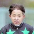岩田康誠騎手が京都３Ｒで落馬負傷　以降のレースは乗り替わりに　救急車での搬送時には両腕を上下に一度動かす