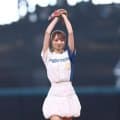 「顔出ししてたの！？」「めっちゃ美人やん！」デビュー時は素顔非公開だった人気ユニット、球場降臨姿にネット騒然「ビックリ」「ひっくり返ってる」「１０年前なら想像できない」