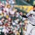 【阪神】才木浩人が痛烈ライナーをナイスキャッチ！捕られた小園は何度もジャンプし悔しさあらわ