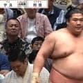 宇良の上体が「90度」に曲がった！ “曲者”対決で衝撃の光景 取り直しの熱戦に館内沸騰