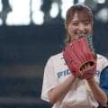 「なにこの天使」ポニテ揺らし“大暴投”　激カワ美女の正体「顔出しされてたんですね」