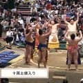 「世界的人気漫画やん」力士の化粧まわしに“異色”のコラボ ひと際目立つ絵柄にファン大興奮