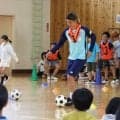 【Ｊ２磐田】ＭＦ為田大貴とＤＦ加藤大育が磐田北小学校で「一斉観戦」への感謝伝える…ドリブルやＰＫ戦で交流