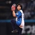 「圧巻のパフォーマンスからのナイスピッチング」話題の１６歳天才女子ドラマーがエスコン降臨で反響　見事なノーバン投球も披露「びっくり」「もう高校生なんだね」