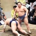 翔猿、２敗死守で４場所ぶり勝ち越し　トップ６人大混戦も北陣親方「ノってる」　年長３位の３４歳で初Ｖへ