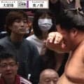 「あんなすぐに腫れるか」取組中のアクシデント発生にファン驚き 「一瞬、意識飛ぶんですよ。明日腫れなければ…」中村親方も心配顔