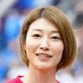 「スタイル良すぎる」狩野舞子さん「早実？」白とエンジのトップス＆ミニスカ姿でピッチング披露