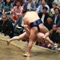 炎鵬、行司軍配差し違えで勝ち越しならず　王手から３連敗と足踏み「うーん…一日一番ですね」