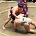 霧島が２敗を守り、不戦勝の琴栄峰とともに首位守る　若隆景、義ノ富士、宇良、翔猿の４人が３敗で追う