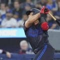 岡本和真がまさかの４打席連続三振　メジャーワーストタイ　追加点の好機でバット止まらず　打率・２１３へ急降下