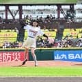 【楽天】ラブライブ！シリーズの声優・大西亜玖璃、相良茉優がセレモニアルピッチ