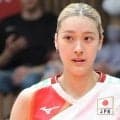 「めちゃんこ可愛すぎるよ」バレー日本代表２４歳人気美女が雰囲気激変→デニム姿で「ほぼ１００％ピース」のオフショットにファン歓喜「笑顔が素敵」