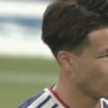 「いい劇薬になりそう」21歳日本代表FW、闘志むき出しのダブルタックルが話題に「ガツガツ感たまらん」「塩貝ファン大幅増」
