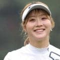 「そんなに肩出して」２２歳人気美人ゴルファー、「姉貴」との雰囲気激変最新オフ姿に衝撃「マジの姉妹に見える」「グッとくる」「べっぴんさん姉妹」
