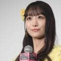 雨でも来てたの！？「カッパ姿もキャワ」ハマスタ外野席で観戦の人気アイドルにファン驚き　青カッパで椅子にちょこん「可愛さがやばくて空が泣いてたんだね」