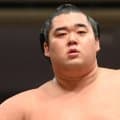 巨人-オリックス戦　中継に映り込んだ人気力士にネット騒然　左翼席に座ってタオル振る「なぜ東京ドームに？」「かわいい」「オリファンなのか」
