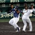 阪神・藤川監督　今度は守備でリクエスト成功　一塁セーフの判定がタッチアウトに　大山がミットを掲げてアピール