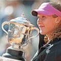  ロシア19歳が全仏OP優勝、戦争に言及 