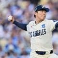山本由伸がイニング間にベンチで壁当て「すごいですね、あんな至近距離で」NHK解説者驚き