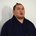 大相撲パリ公演へ第一陣出発　横綱豊昇龍ら多くの力士に居合わせた利用客も熱視線