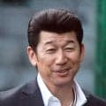 三浦大輔氏、愛馬「リーゼントブルース」に再会　美しい芦毛＆つぶらな瞳に笑顔で２ショット　