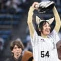 「可愛い笑顔が凄く素敵」人気女優が“つけ耳”でニッコリ　「人生初のセレモニアルピッチ」舞台裏を公開