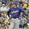 大谷翔平　スタメン発表後に荒ぶるデコピン動画投稿　ファンほっこり「ベンチスタートなのに」「暴れてても可愛いのずるい」「吞んべぇなのかな？」