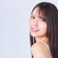 博多美人と話題！26歳ラウンドガール、“ド派手”レーシングスーツ姿に反響「すごいの着てるな」「なんとカラフル」