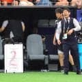 オランダ戦で話題のデカ数字ボード　長友佑都の発案だった「ピッチ内の選手から時計が見えないと」