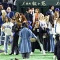 ドジャース美しき妊婦ママ３人　球場でベイビーシャワー　ドレスコードはレモン色　照明までレモン！レモン