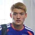 堂安律の妻が海沿いプールサイドで仲睦まじい夫婦ショット披露　モデル経験あるインフルエンサー