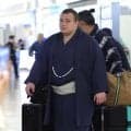 大関安青錦が大相撲パリ公演で１年ぶり両親と再会していた「ヴェルサイユ宮殿に一緒に行けた」羽田空港に帰国