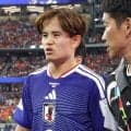 【Ｗ杯】久保建英が練習拠点で治療とリハビリ実施…施設に約４時間半滞在、痛めた左足引きずる様子も
