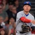 “空を飛んだ”岡本和真は「なんというプレー」　素手キャッチ→完璧送球…カナダ中継は絶賛