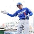 ドジャース　フリーマンが特大の勝ち越しソロ！敵地に「フレディ」コールが響き渡る　初回大谷の先頭打者弾後に何かを耳打ちされる