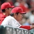 広島　新井監督リクエストで微妙な判定が覆る→直接捕球からノーキャッチ判定　巨人・橋上監督代行が抗議も覆らず