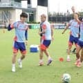 【Ｗ杯】左膝負傷の久保建英に長友佑都のゴッドハンド？「彼の膝をスリスリ」「だいぶ早まると思う。パワーを送りました」