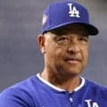 ロバーツ監督が試合中に異例の行動　大谷翔平の投球を捕逸のラッシングを横に座らせて肩を組んで話し込む