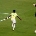 「これはダメ」「最悪の選択」ブラジル戦で闘莉王が喝！ 開始早々ヴィニシウス得点の裏で…“あってはならないミス”にあ然