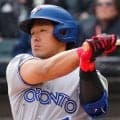 ブルージェイズ岡本和真　スタメンから外れる　自打球で左ヒザ打撲