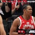 「危ねぇだろ！」日本代表ガードが激怒！支柱激突の激しいファウルに「酷すぎる」「アンスポじゃね？」【バスケ男子】