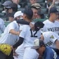 社の好投手・岩井は大粒の涙「将来は大学に行ってからプロ野球選手を目指したい」　２年生捕手の山本とハグして後を託す「これからみんなを引っ張っていく存在になると思う」